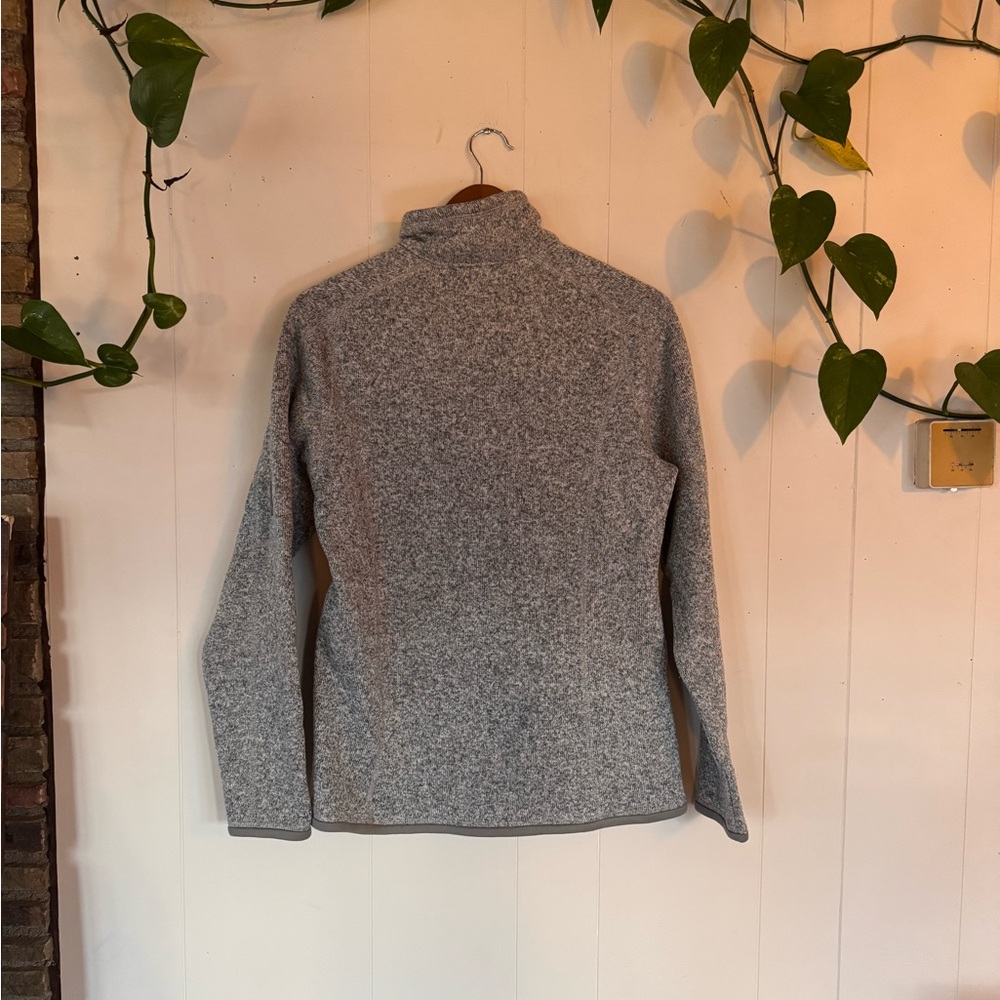 Patagonia Light Gray Fleece Jacket with White Tag - Picture 5 of 5